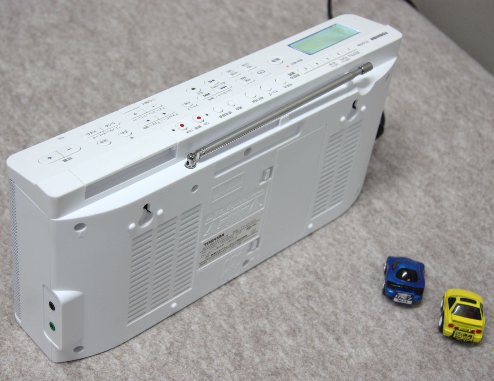 東芝の日本語表記薄型CD/SD/USBラジオTY-CX700 バックライト漢字
