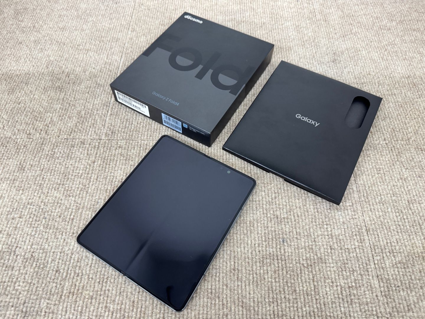 新品同様】SAMSUNG Galaxy Z Fold4 256GB SC-55C グレイグリーン