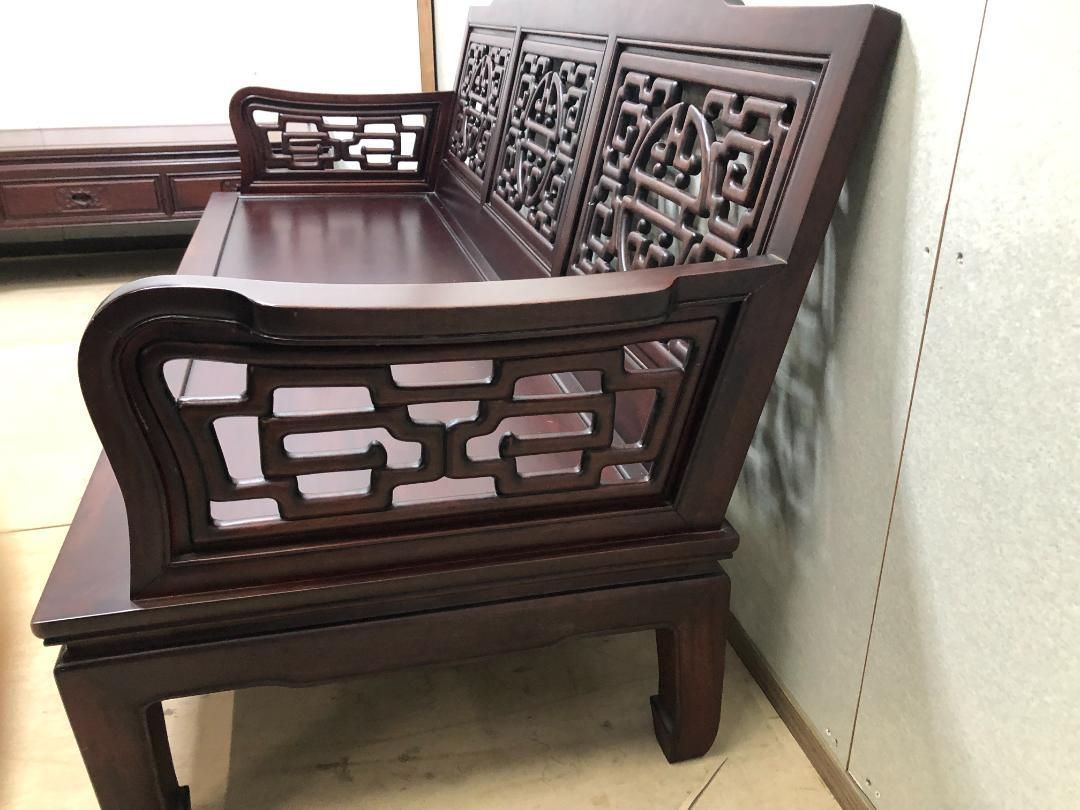 花梨の彫刻長椅子 肘掛け付き 3人掛け 豪華彫刻 人気 中国家具　75063-1 花梨の彫刻長椅子 肘掛け付き 3人掛け 豪華彫刻 人気 中国家具