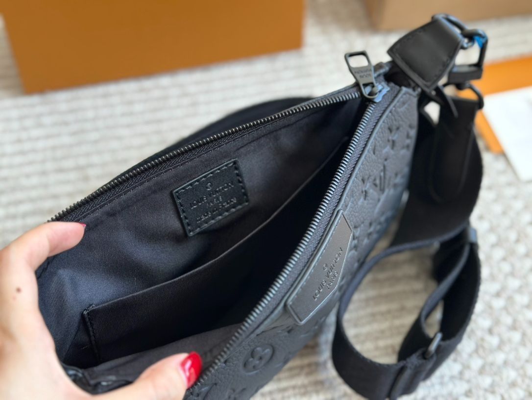 Louis Vuittonメンズリュックサック 小銭入れ 手首バッグ ショルダーバッグ