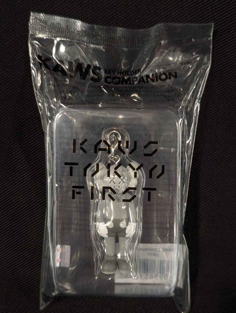 KAWS COMPANION KEYHOLDER GREY MEDICOM TOY KAWS TOKYO FIRST KAWS