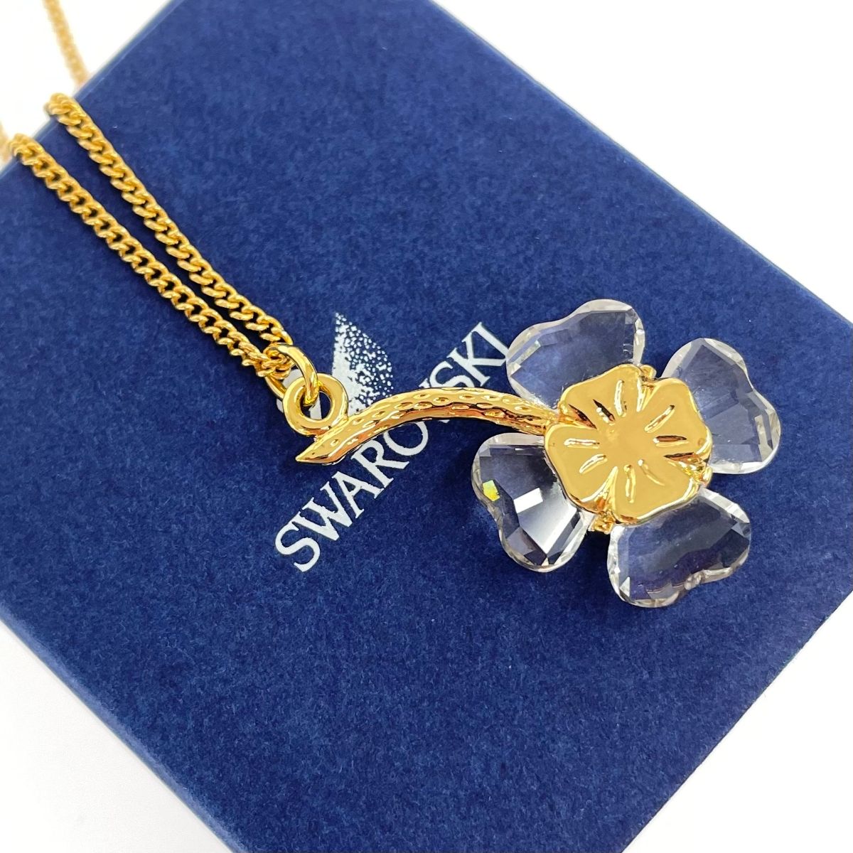 Paaa様　Swarovski フラワーモチーフ ネックレス Paaa様 Swarovski フラワーモチーフ ネックレス - メルカリ