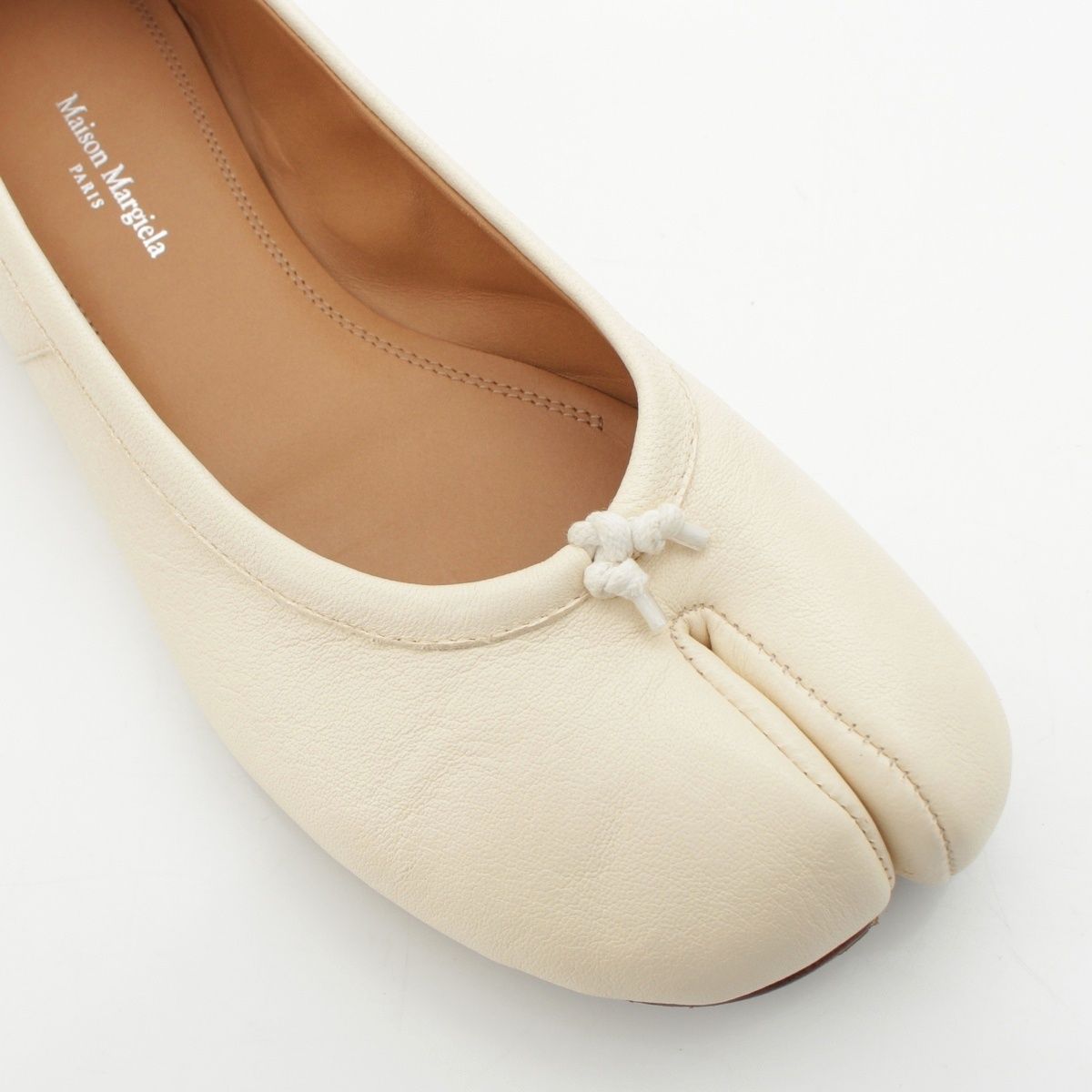 Maison Margiela アイボリー フラットシューズ 35 タビ　バレエ Maison Margiela アイボリー フラットシューズ 35 タビ バレエ Maison