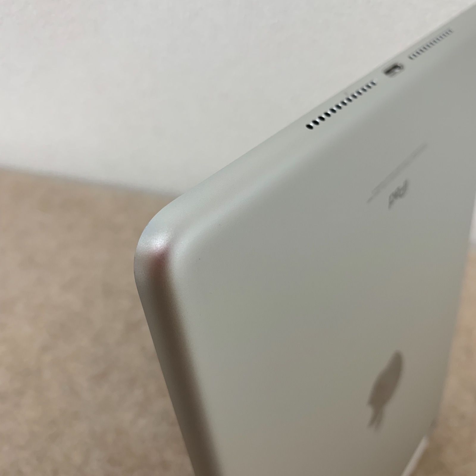 限定品新作 【美品】iPad シルバー SIMロック解除済み 44 第5世代 32GB