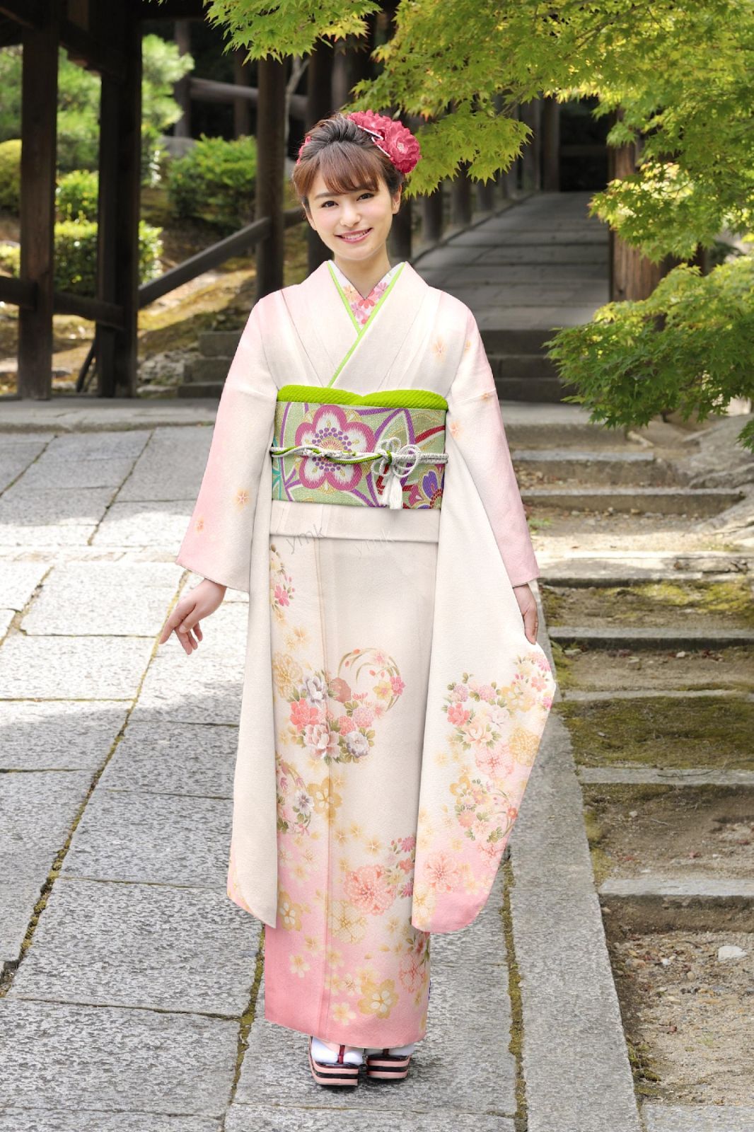 振袖【中古】 仕立上がりリサイクル品 白色 花柄 正絹 R129 - メルカリ
