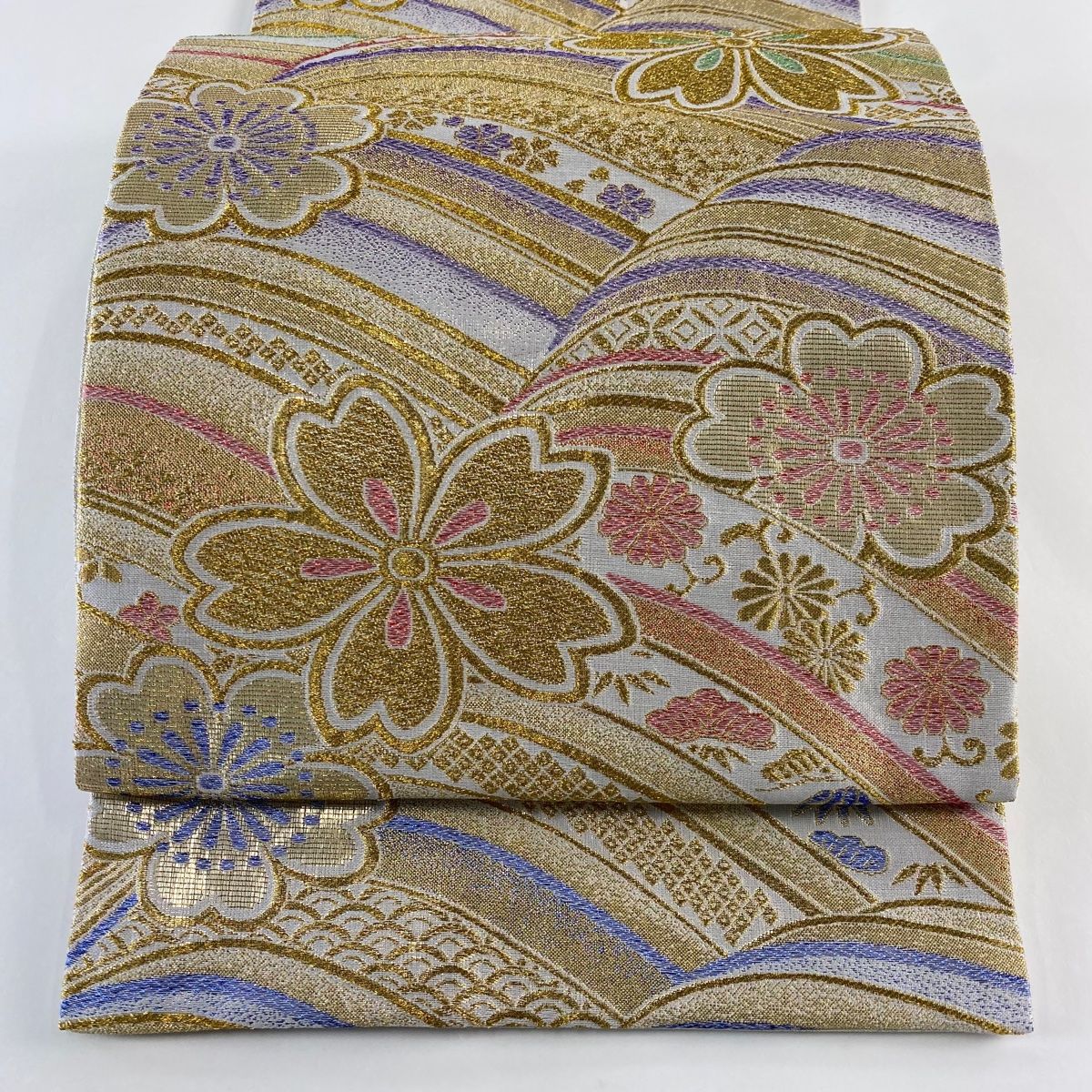 しろ&じる【美品】 袋帯 正絹 振袖用 訪問着 六通 桜 水色 O153 リサイクル着物】袋帯 正絹 消炭鼠色（けしずみねずみいろ） 白