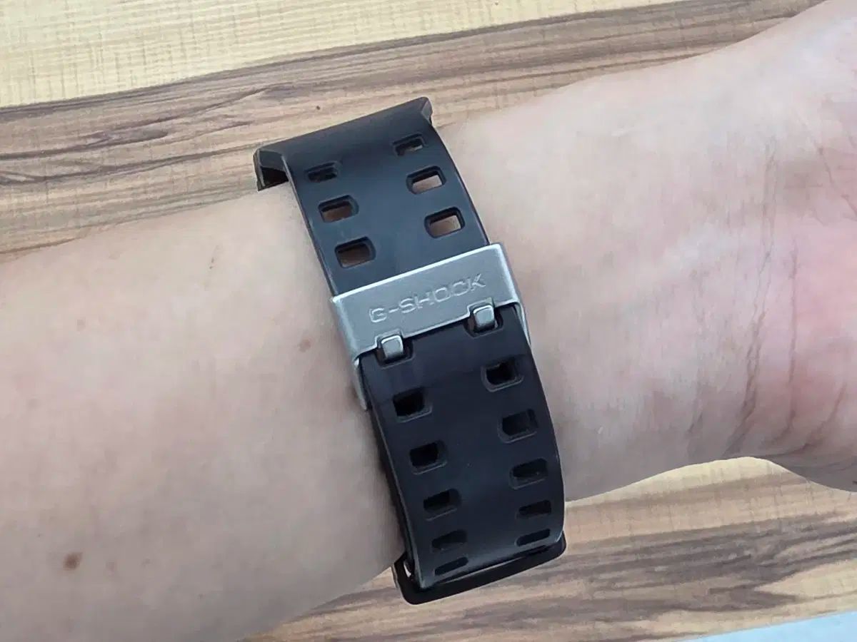 100 リストウォッチ