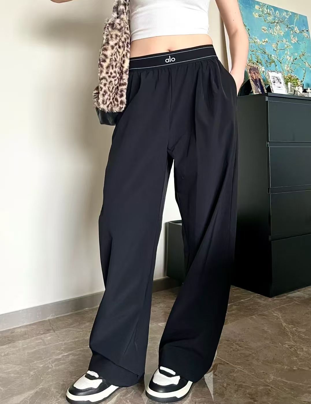 新品 Alo Yoga パンツ ボトム トラウザー アローヨガ ブラック