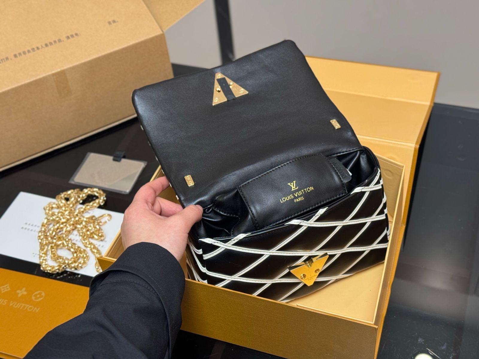 今日特価】Louis Vuitton Twist シリーズ バッグ（L&V ツイスト