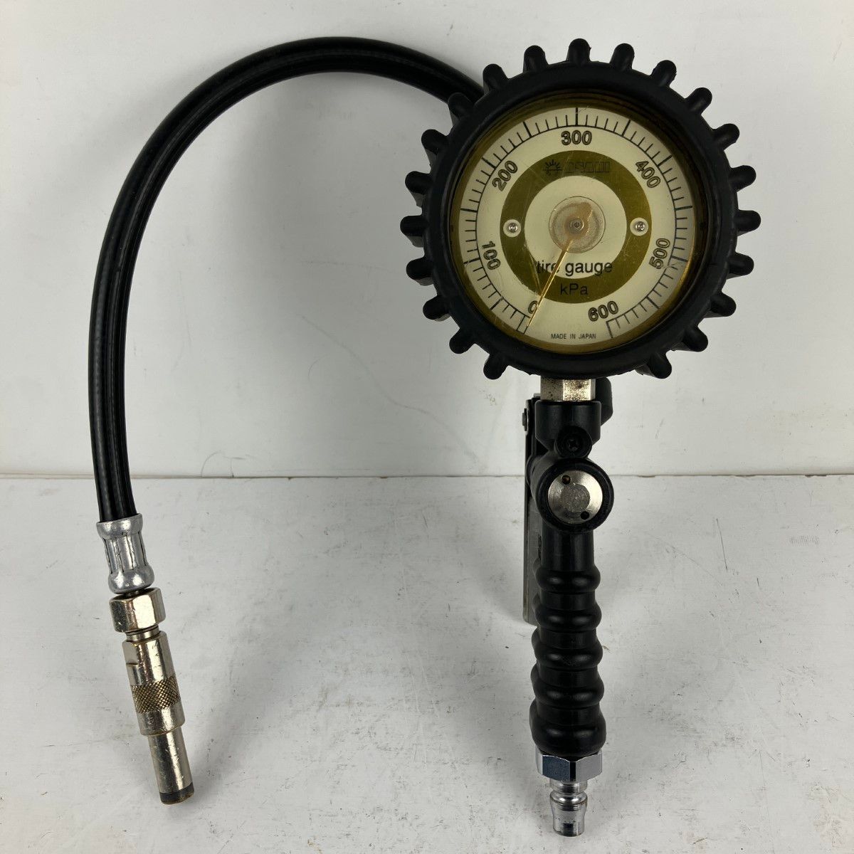 ЗЗASAHI アサヒ 最も安い 600kPA タイヤゲージ ゲージホタル ブラック