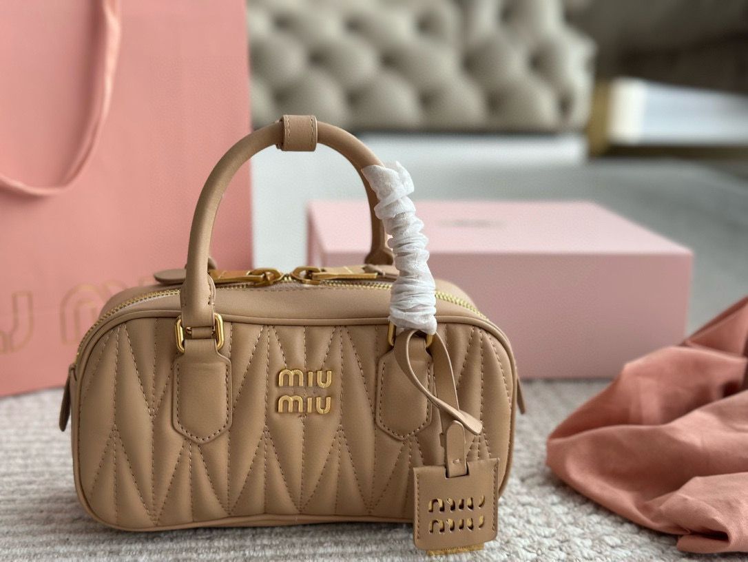 MIU MIU - ｻﾏｰｾｰﾙ開催中❗️プロフ確認❗️miumiu ボーリングバッグ  ダークブラウン 今日特価】Miu Miu Bowling Bag ミュウミュウ ボウリング バッグ