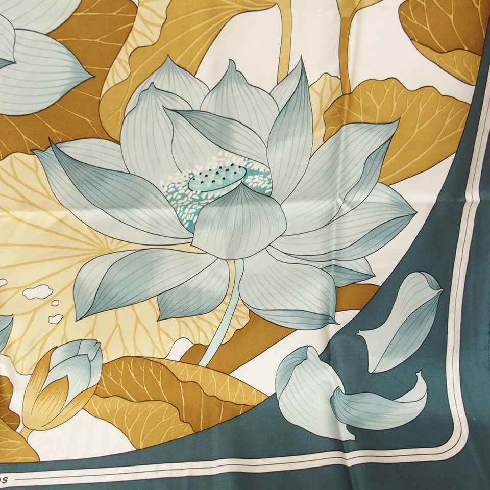 エルメス　HERMES FLEURS DE LOTUS(蓮の花)大判スカーフ エルメスHERMES FLEURS DE LOTUS(蓮の花)大判スカーフ