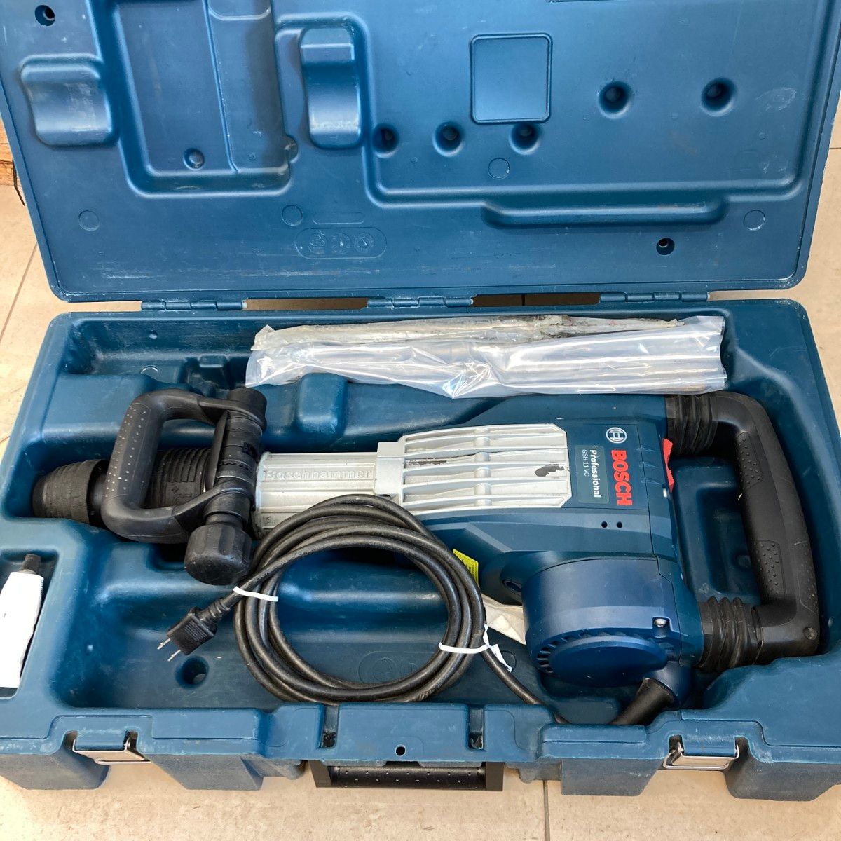 ＊＊BOSCH ボッシュ 破つりハンマー SDS-max ケース付 GSH11VC ブルー