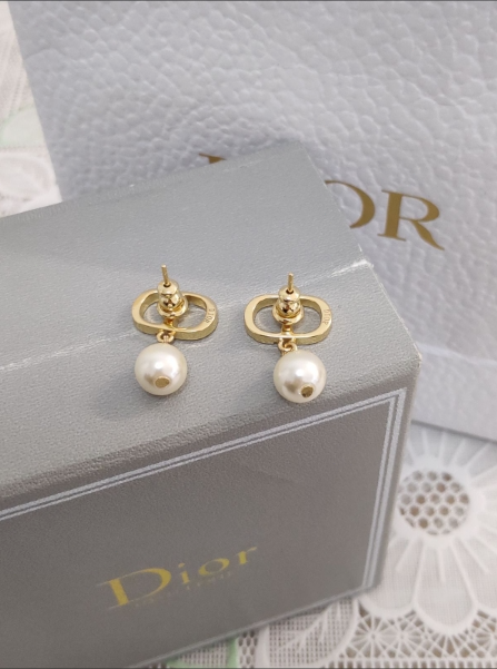 超人気美品！クリスチャンディオール/Dior　パールピアス　PETIT CD ピアス　レディース☆ 　新品未使用