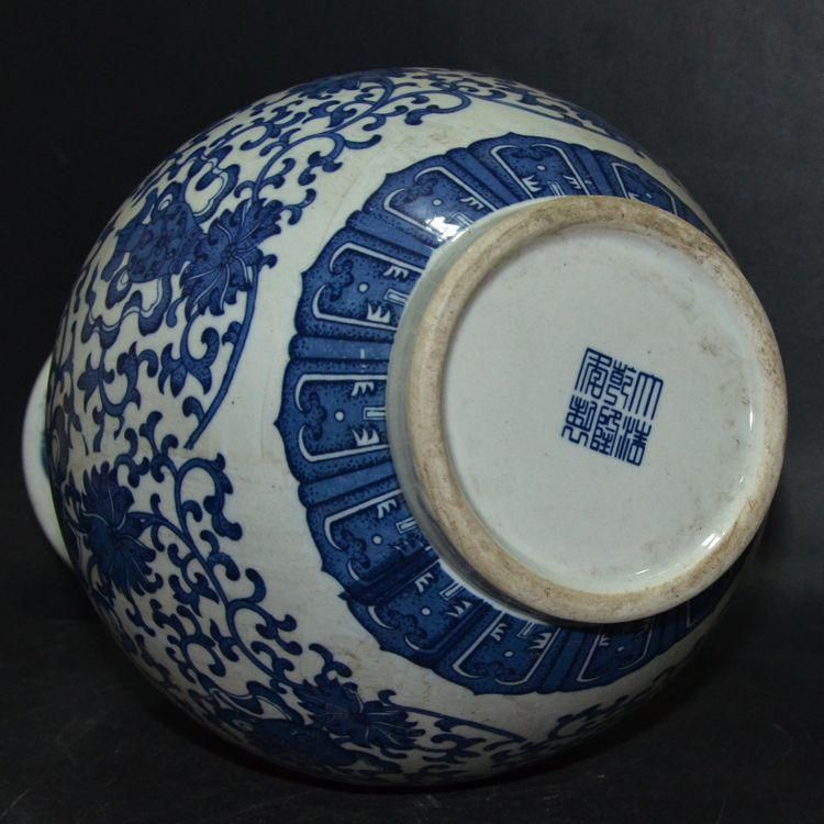 青花八宝纏枝蓮賞瓶  景徳鎮 陶磁器 装飾品 工芸品 美術品 置物 青花八宝纏枝蓮賞瓶 景徳鎮 陶磁器 装飾品 工芸品 美術品 置物