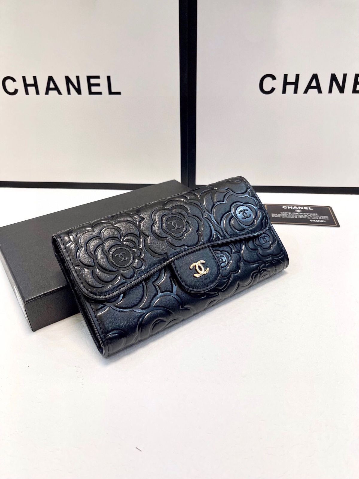 未使用品⭐️CHANELシャネル⭐️カメリア シャネル CHANEL二つ折り ミニ 財布 カメリア ココマーク ピンク