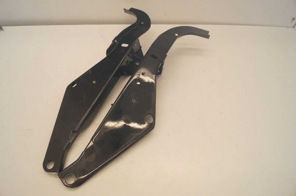 ハーレー　FLHT／FLHX(96-13年)OEM　中古　V－TWIN　ヘビーデューティフェアリングサポートブラケット　58479-96A ／58478-96A 