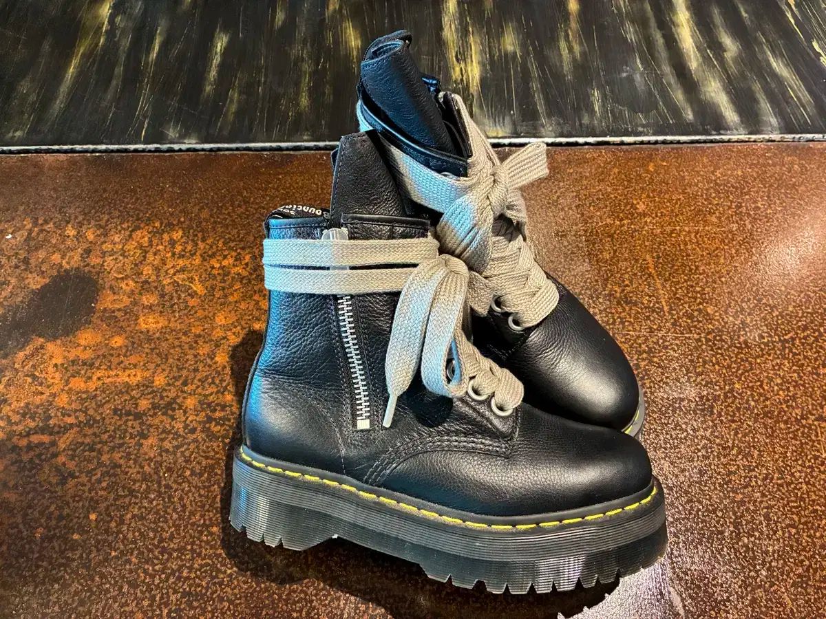 UK7 260 ） RICK OWENS(リックオウエンス) DR. MARTENS(ドクター