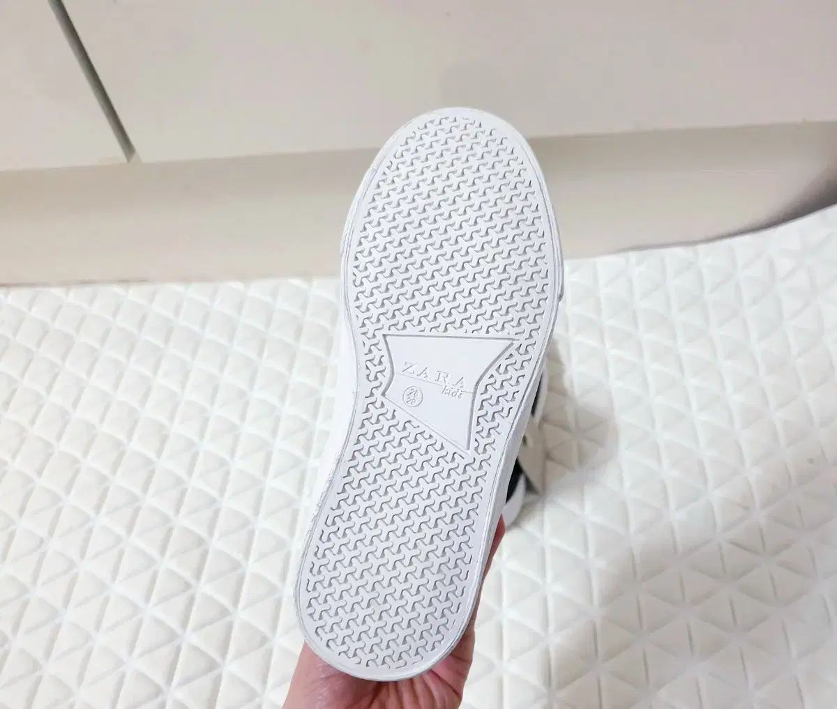 商品説明もしっかり。 175 180 トゥイーン ZARA ザラ 靴 スニーカー キッズ 男児 女児 発送不可