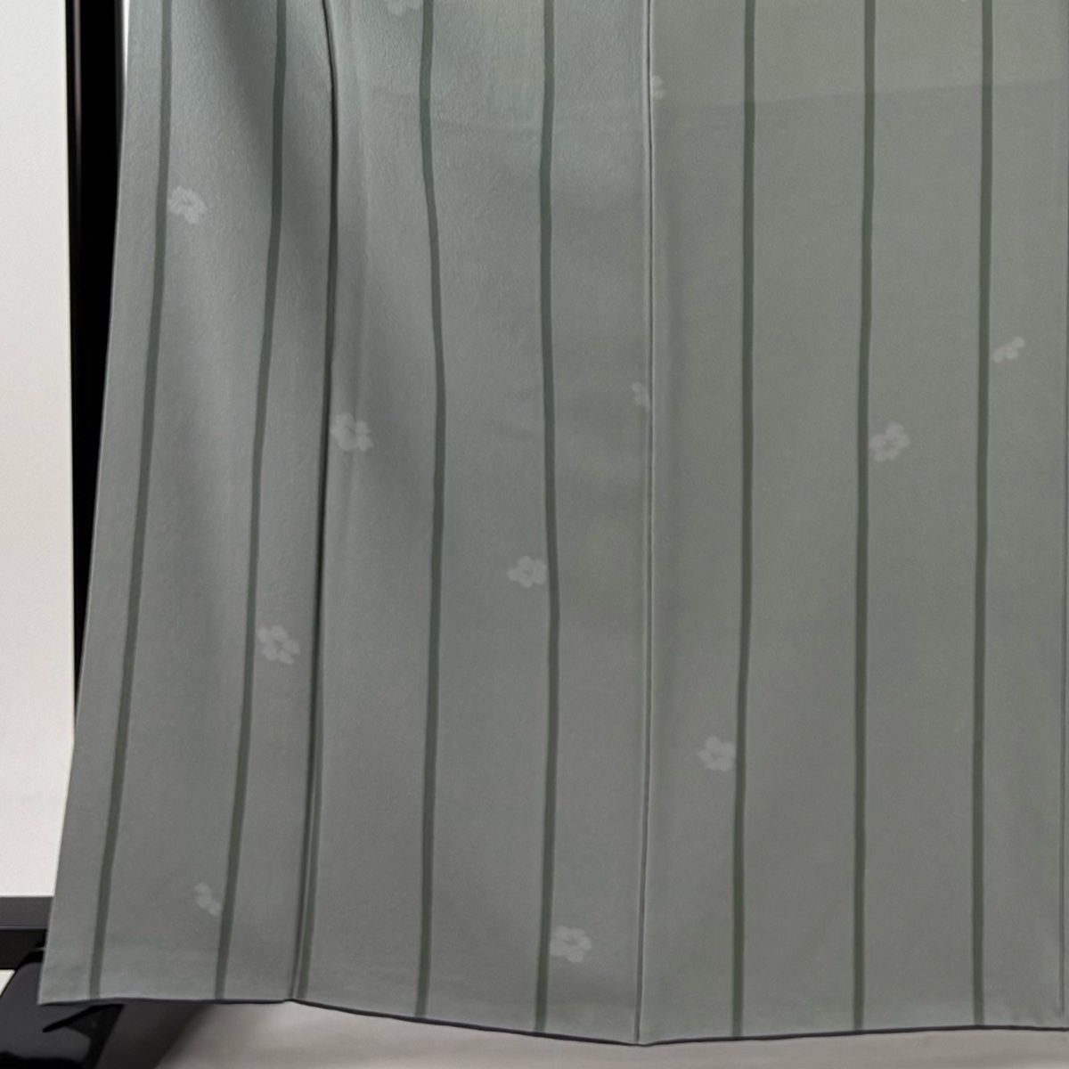 小紋 身丈164.5cm 裄丈65.5cm M 袷 辻村ジュサブロー 落款 縦縞 花 縮緬 灰緑 正絹