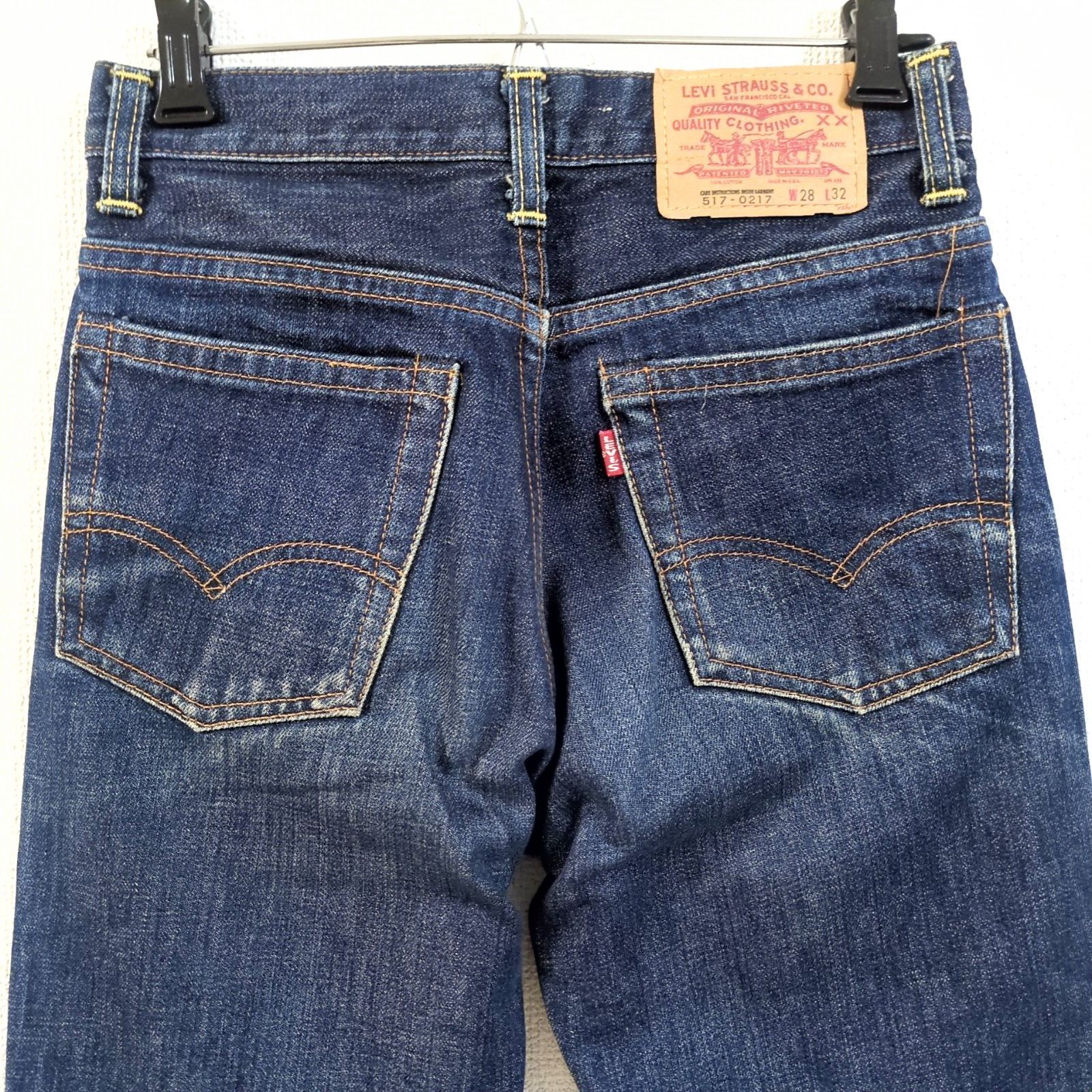 USA製◎(^w^)b Levi's リーバイス デニム パンツ ジーンズ インディゴ 綿100% 517-0217 カジュアル 定番 アメカジ 着回し 美品 ORIGINAL RIVETED 革パッチ メンズ サイズw28