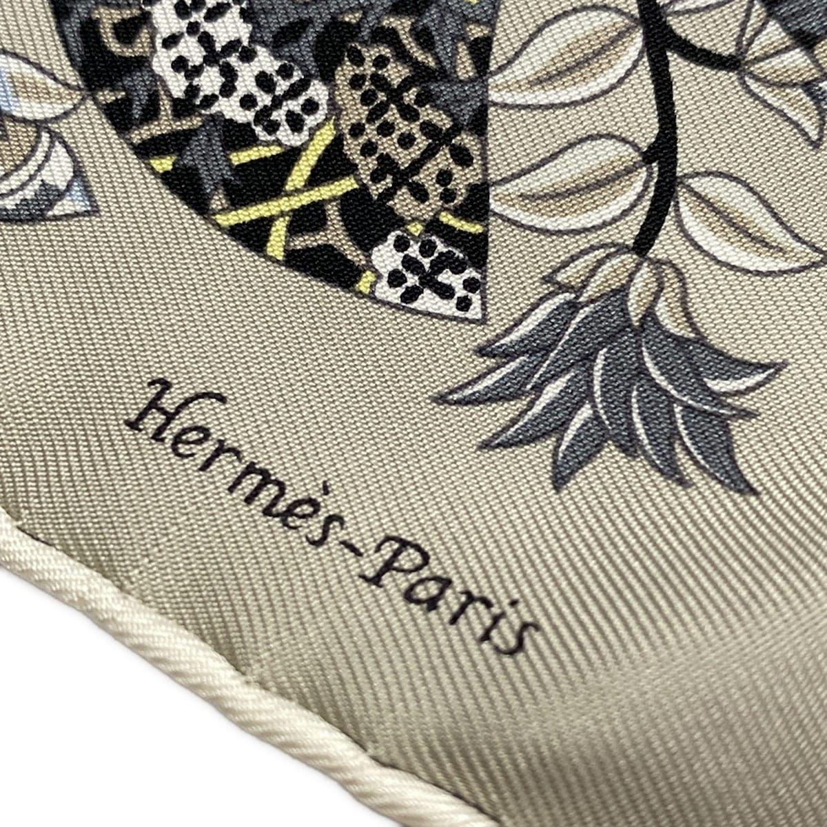 HERMES エルメス　競馬デザイン スカーフ　プチカレ HERMES エルメス 競馬デザイン スカーフ プチカレ