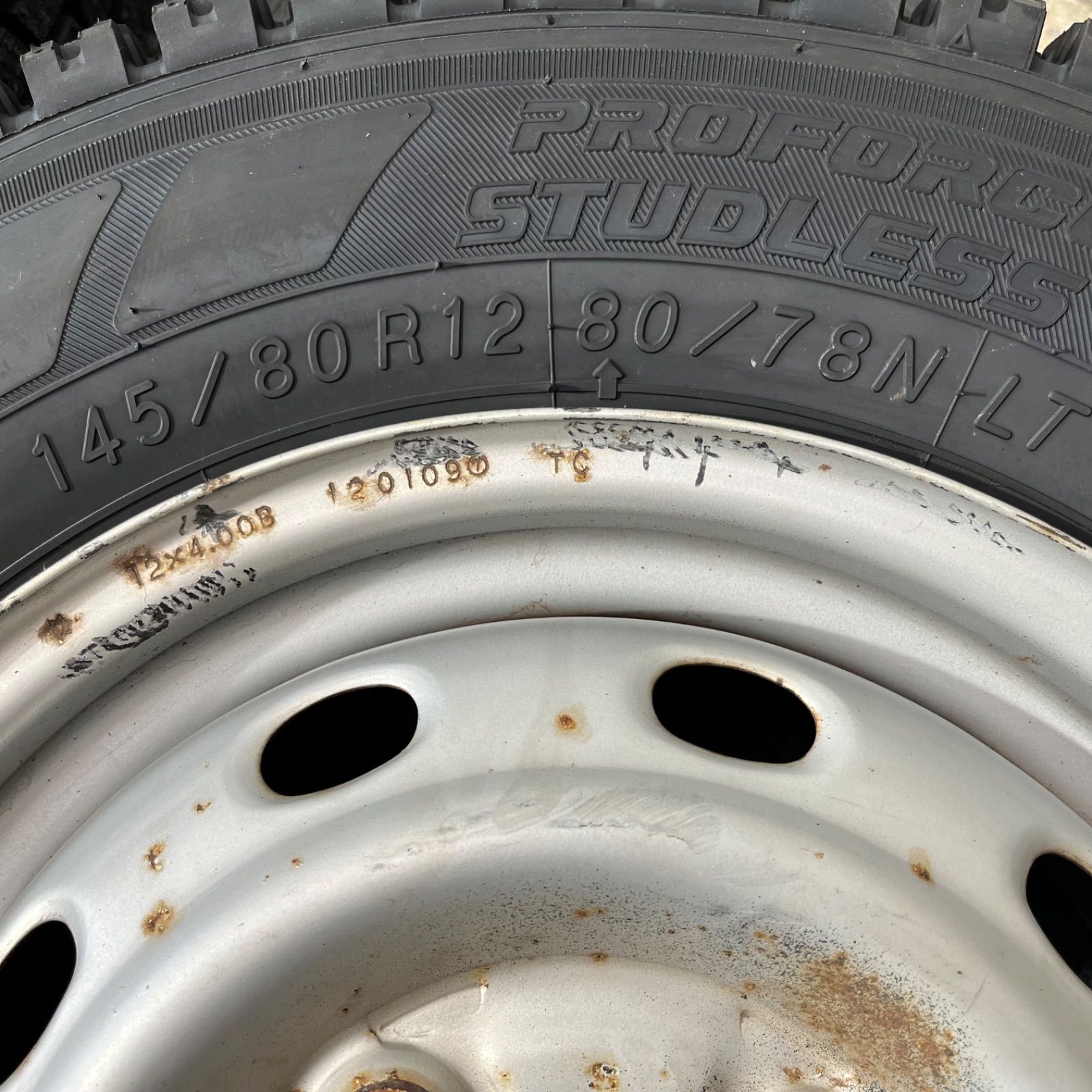 スタッドレスタイヤ