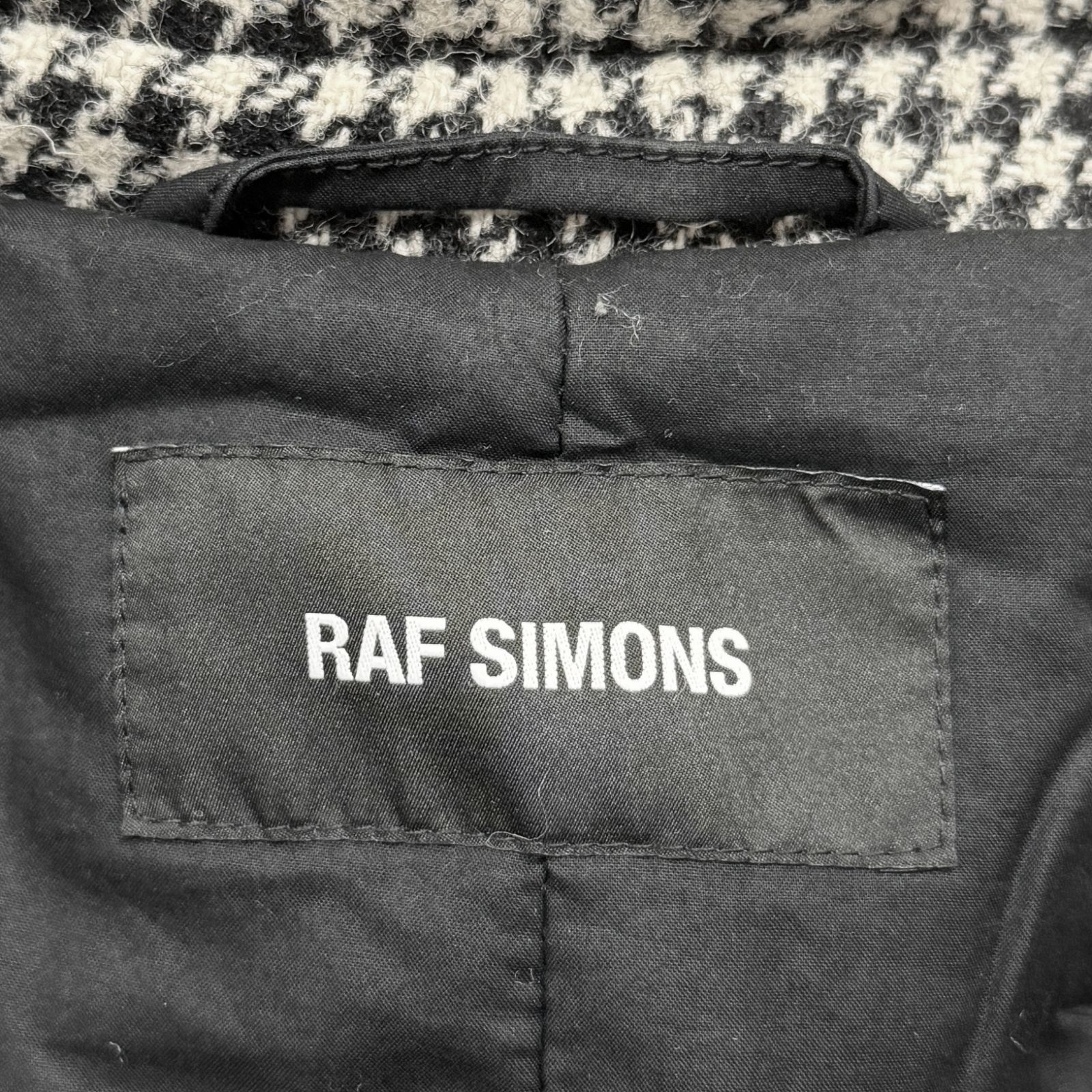 RAF SIMONS 千鳥格子アームワッペンロングコート パデッドコート ラフシモンズ 712-20015 ブラック×ホワイト 46 87975A0 KANDAIZUMI_COM