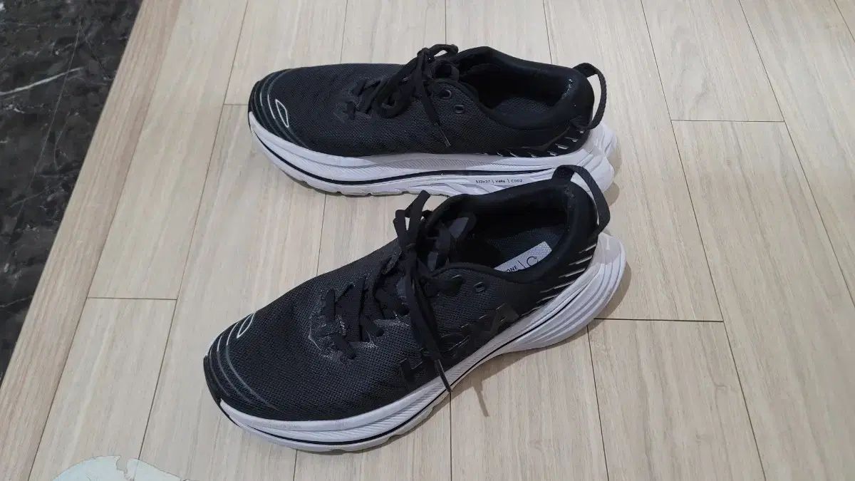 HOKA ONE ONE(ホカオネオネ) ボンダイ X 250 サイズ 出品