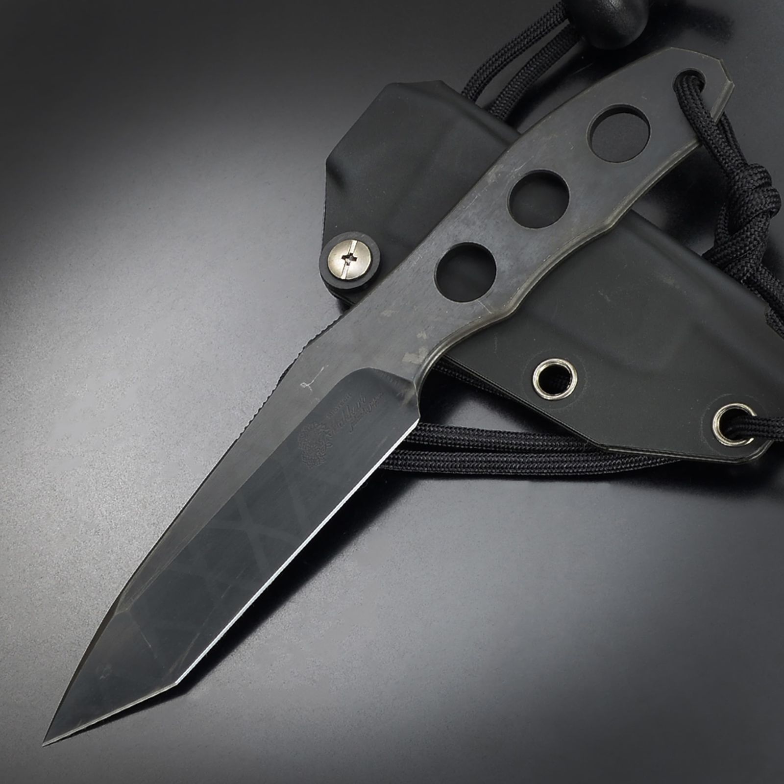 Makkari knives スケルトンナイフ 間狩純平作 ラプトルタントー 黒ブレード 樹脂製シース付き 18歳以上 黒ブレード | 黒