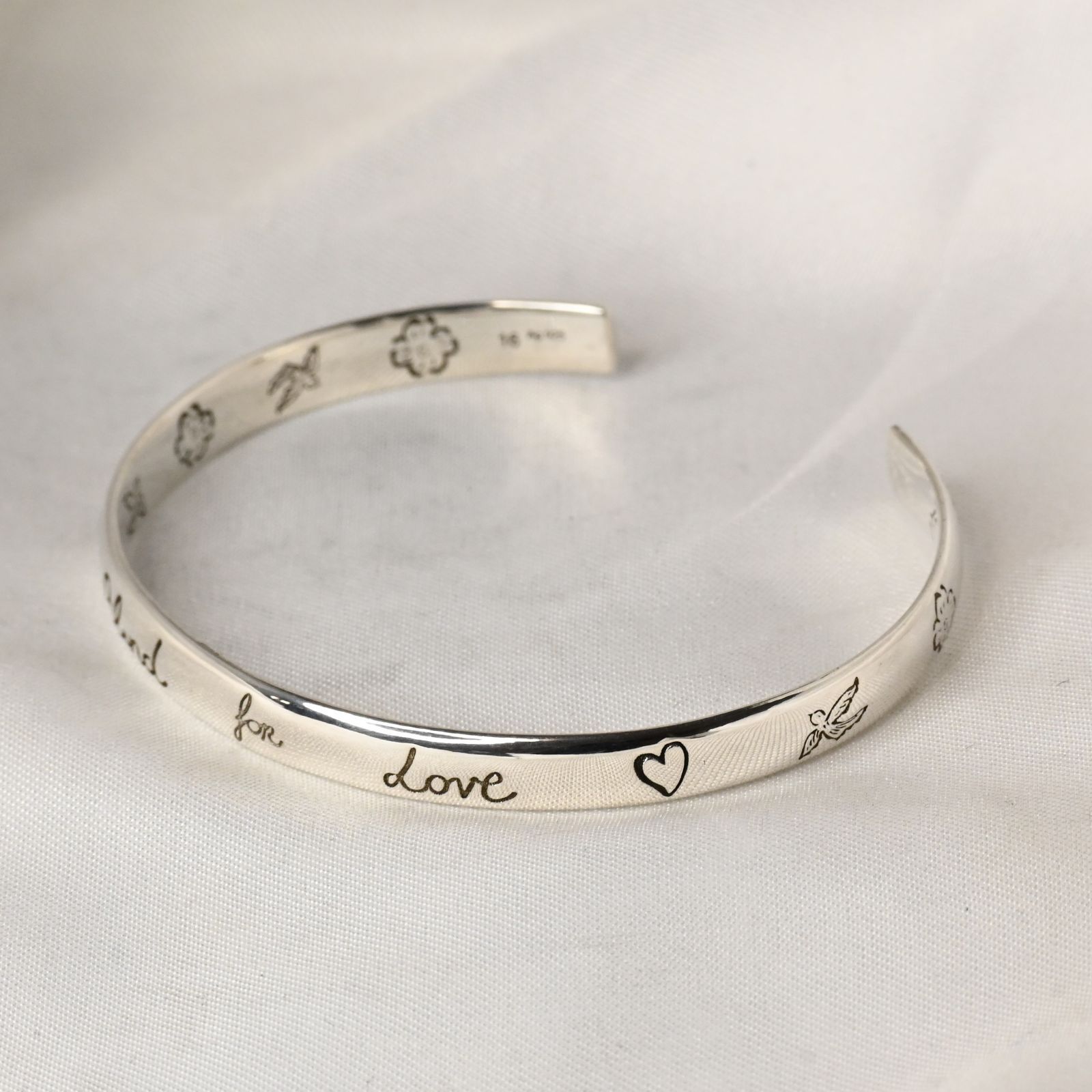 GUCCI 新品未使用品　blind for loveバングル　極美品　刻印16 GUCCI 新品未使用品 blind for loveバングル 極美品 刻印16