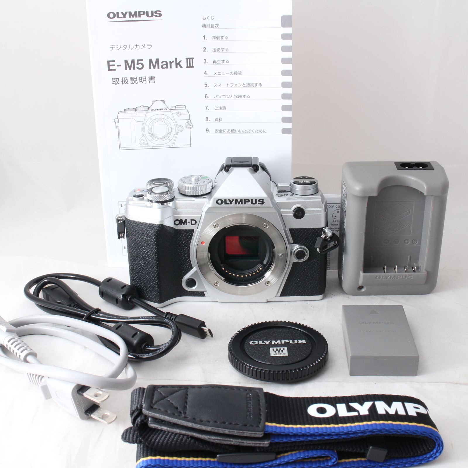 ☆美品☆ショット数2412回！ OLYMPUS ミラーレス一眼カメラ OM-D E-M5 