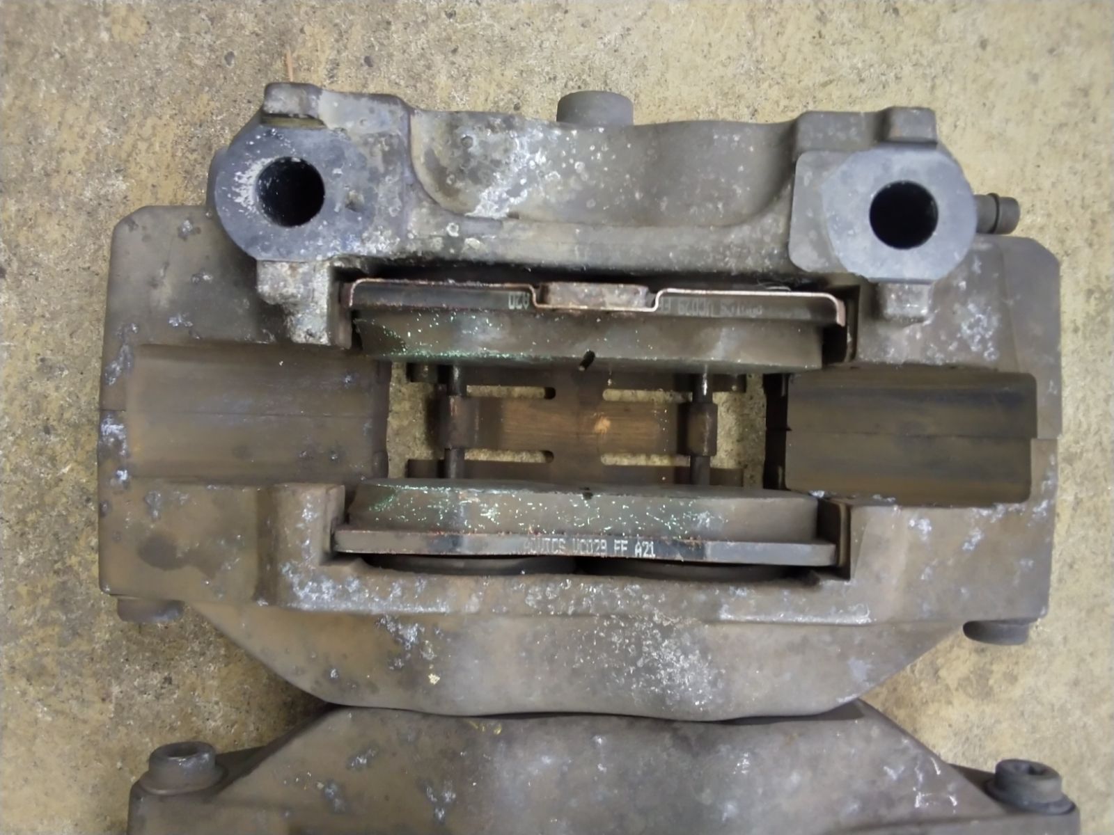 4POTフロントキャリパー