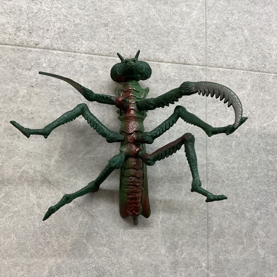 バンダイ硬質ソフビ「カマキラス タグ付」 - モンスターズ・ラボ