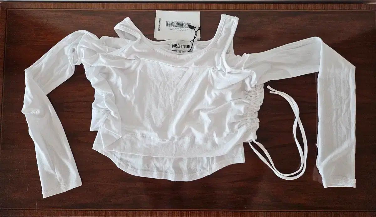  宮尾アンナ着用 ミュゼ オフショルダートップス - オフホワイト 長袖 Tシャツ カットソー