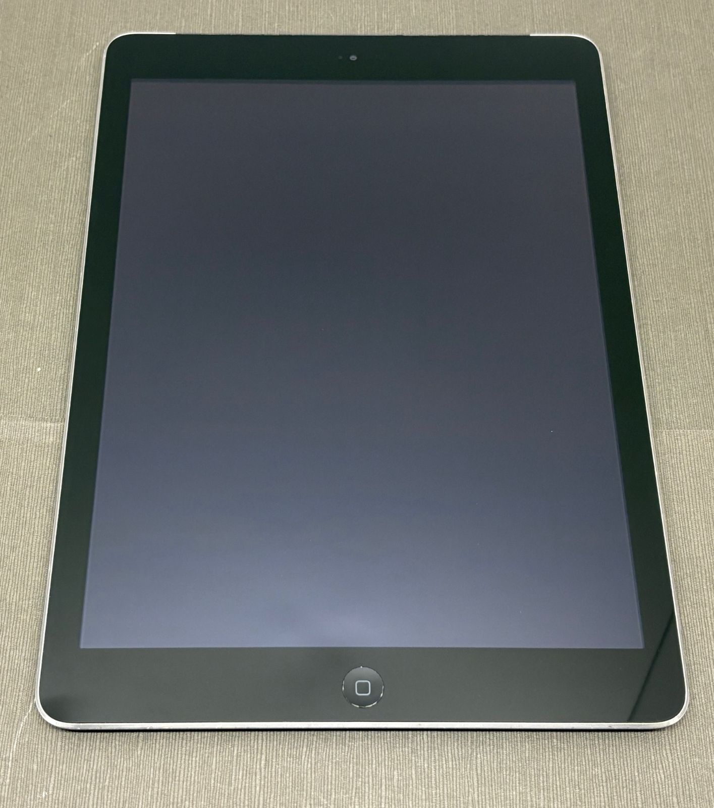 ジャンク】iPad Air ブラック 16GB docomo -HO563-