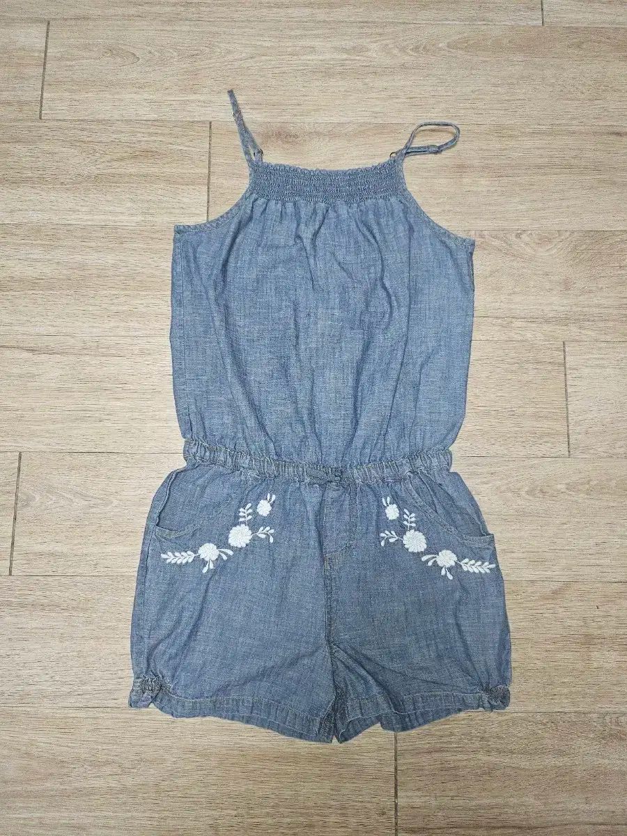 Tommy Hilfiger トミーヒルフィガー デニムサスペンダーショーツ 女の子用デニムショーツ