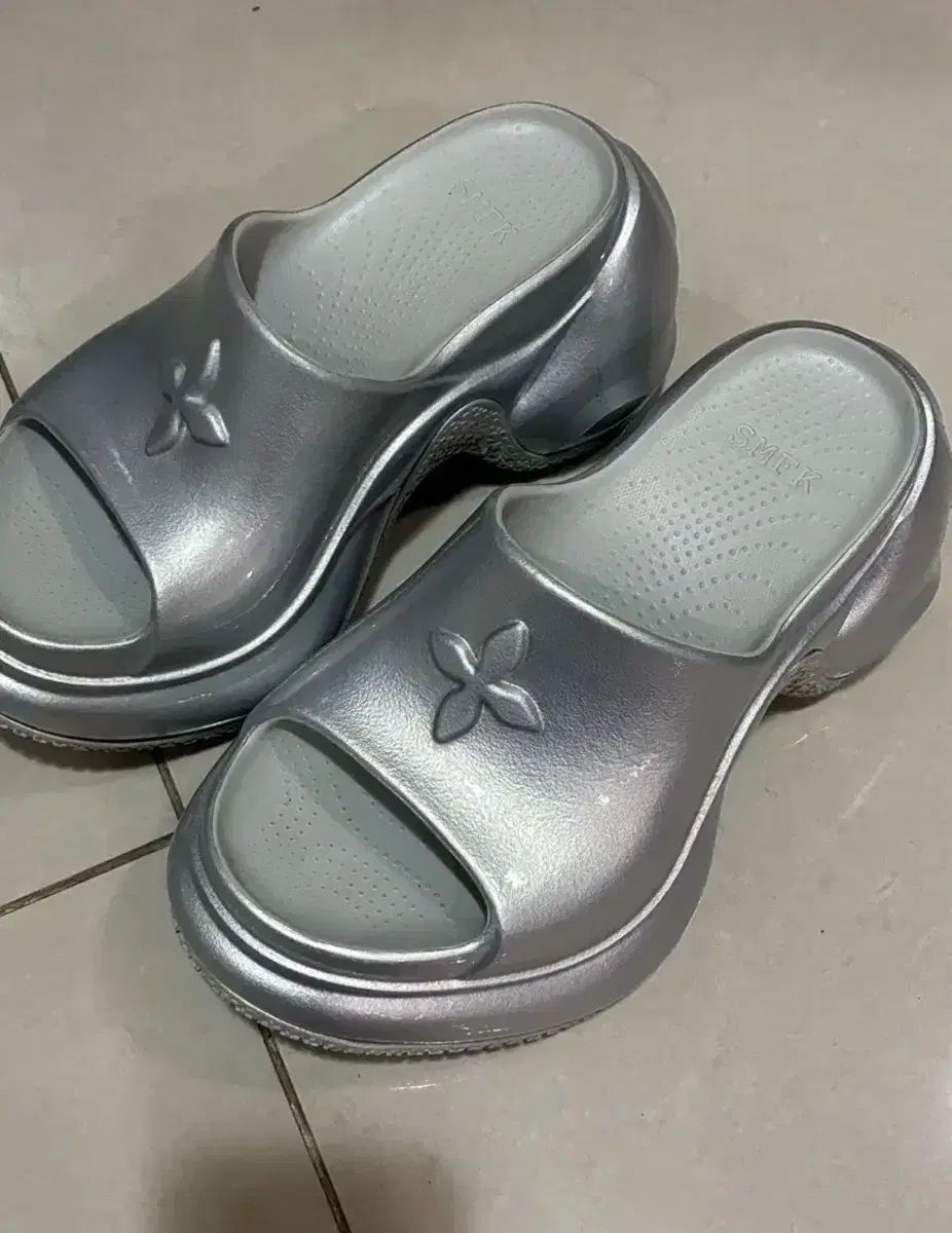 COMPASS WAVE ハイヒール バンパー サンダル シルバーSMFK 厚底 smfk