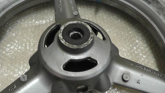 GSR250F LC6GJ55D001108xxx の フロントホイール タイヤ 1758254178