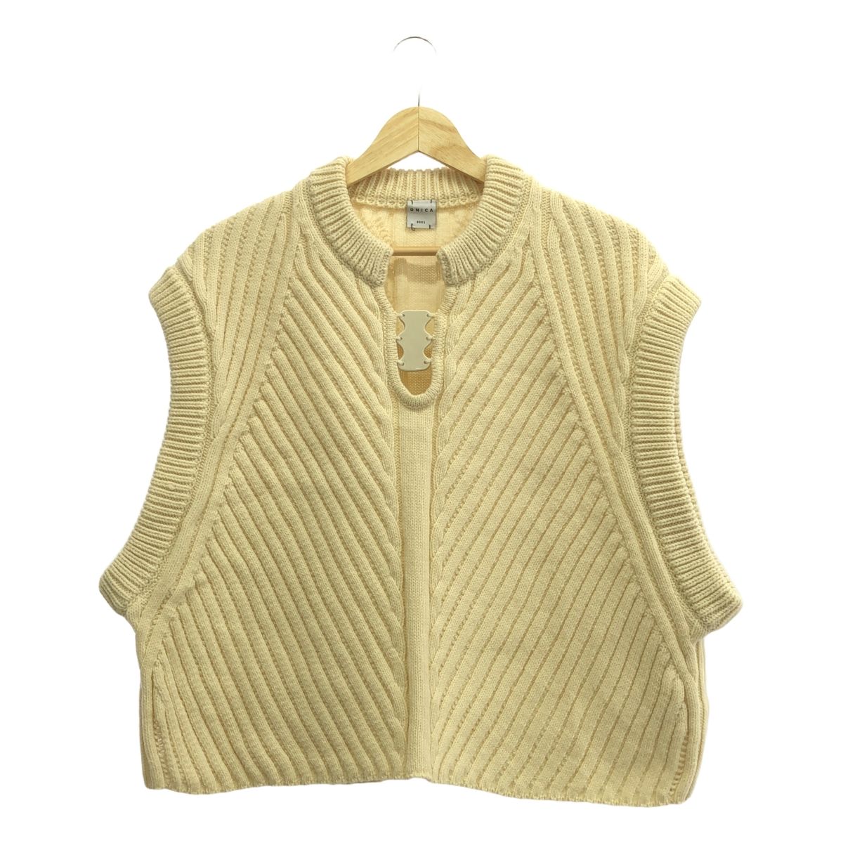 ONICA | オニカ | Merino Vest | メリノウール 陶釦付きニット ベスト | F | アイボリー | レディース