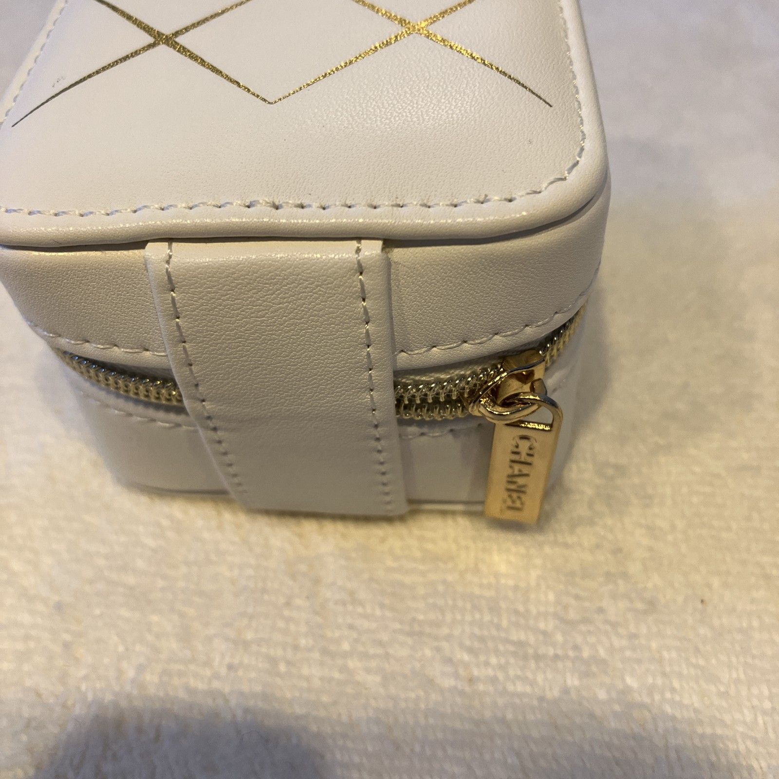 【未使用】シャネル ジュエリーケース 白 CHANEL】ココクラッシュ ノベルティ ジュエリーケース 白