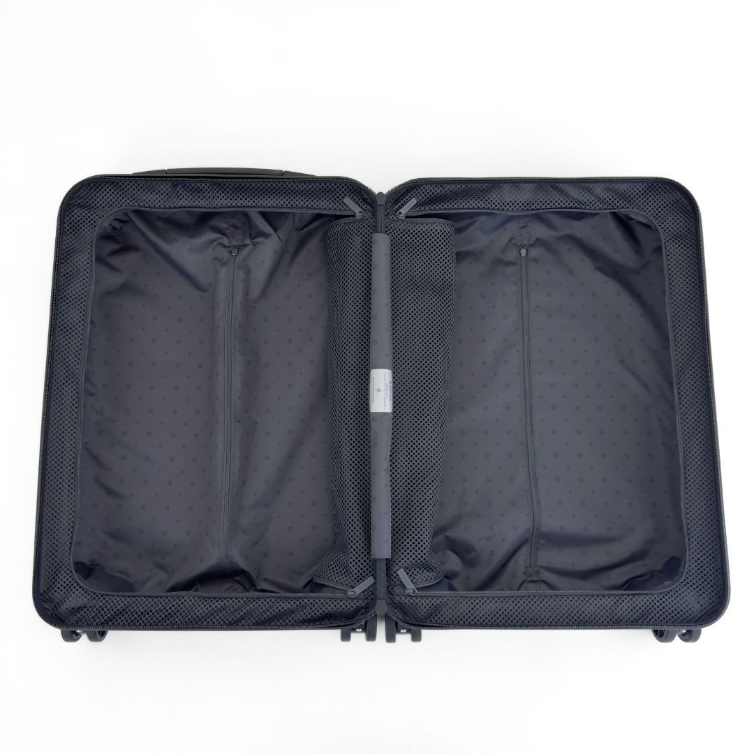 リモア　エッセンシャル　lite ネイビー　未使用 未使用級】RIMOWA リモワ ESSENTIAL LITE エッセンシャルライト