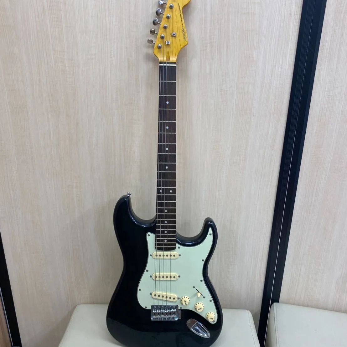 JUNO ストラト エレキ ギター guitar music 音楽 弦楽器 ケース付 軽音 弾き語り バンド 青春 アンティーク ヴィンテージ エレキギター 初心者 中級者 上級者 ライブ活動 楽器 メンズ レディース ユニセックス