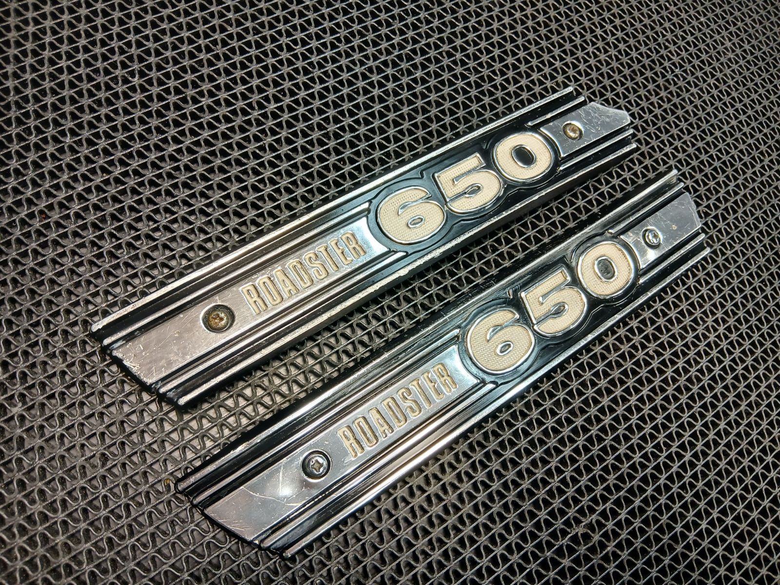 カワサキ W3 当時物 純正サイドカバーエンブレム左右 状態良好品 650-RS 昭和48年 実動車両 W2TT W1SS ダブサン マッハMACH W1SA 旧車絶版 Z 動画あり