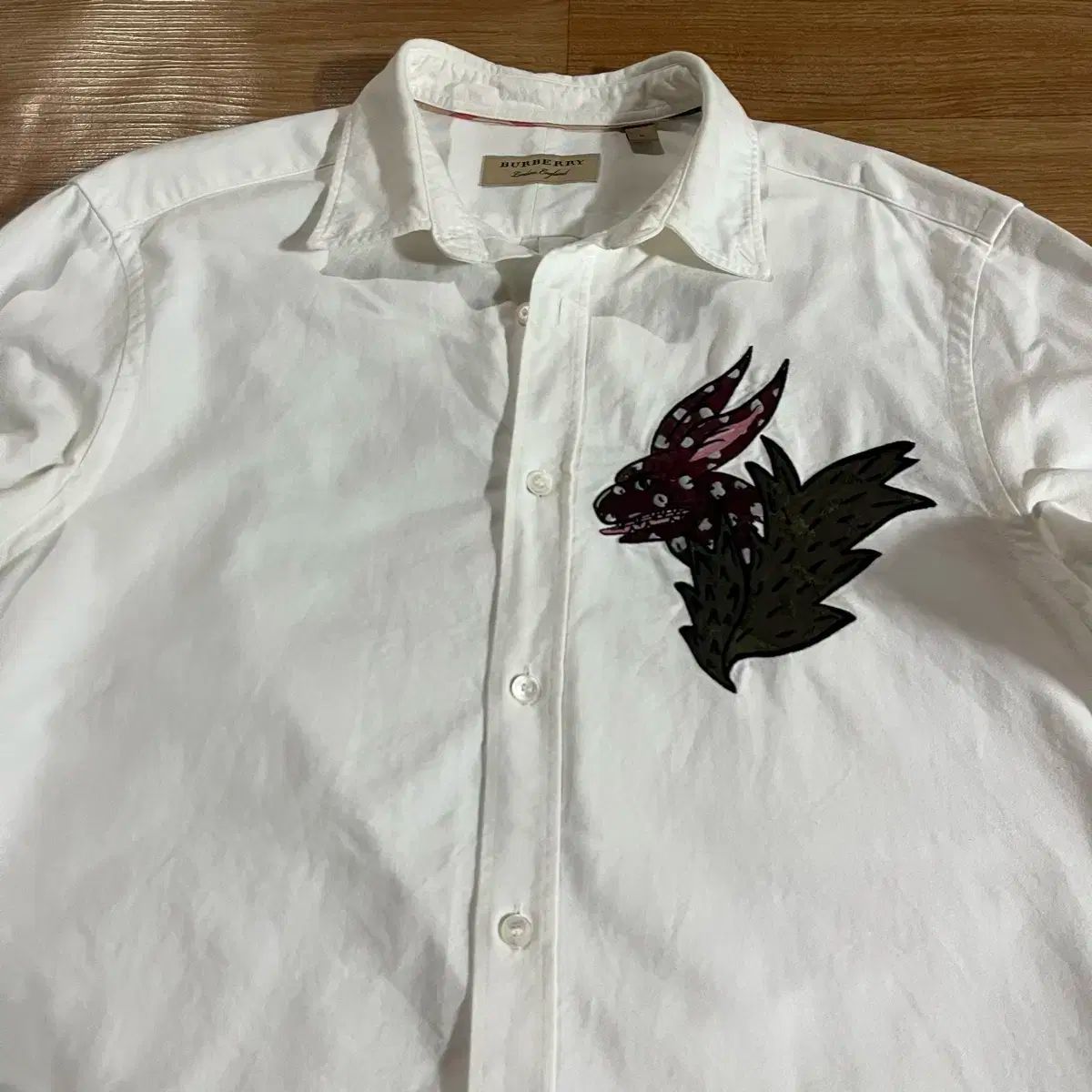 100 BURBERRY バーバリー ドラゴン ビッグロゴ シャツ