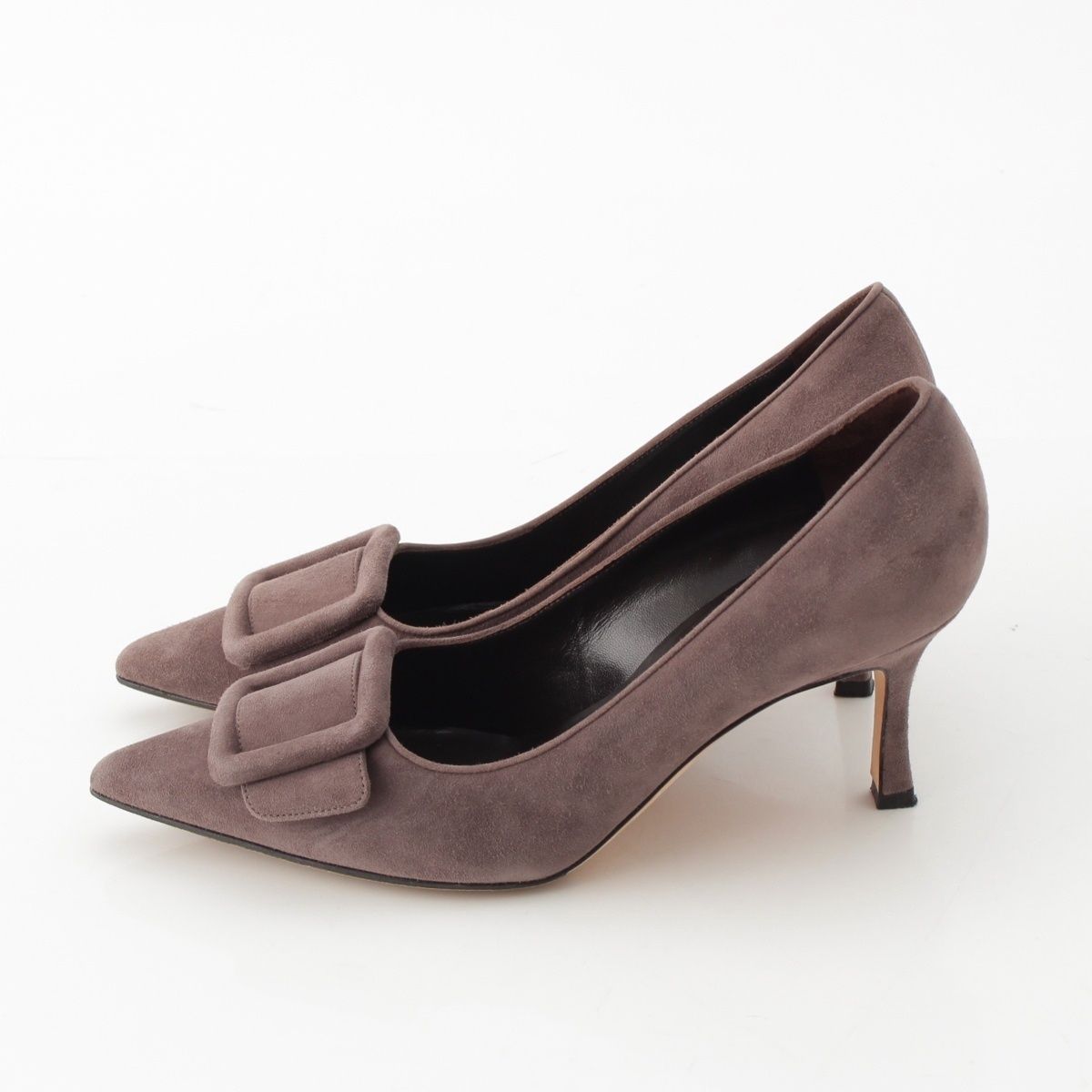 関税込 マノロブラニク パンプス PIERA スエード ポンポン 気品 スエード バックルパンプス（シューズ）｜MANOLO BLAHNIK