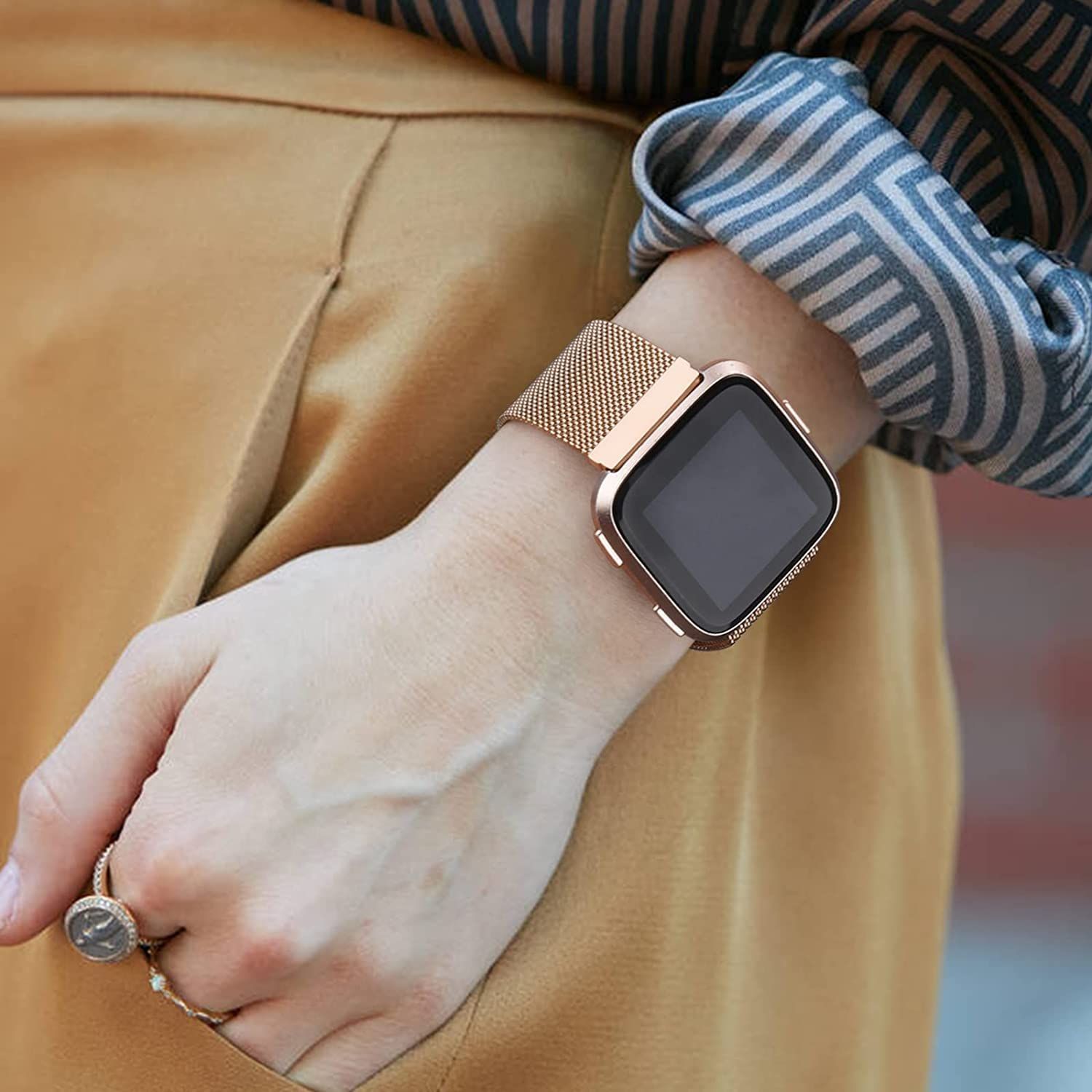 (Vanua) コンパチブル Fitbit Versa2 バンド Fitbit Versa Versa Lite Versa SE バンド ミラネーゼ 交換ベルト ステンレス鋼なマグネットロック付き (Small, カラフル)