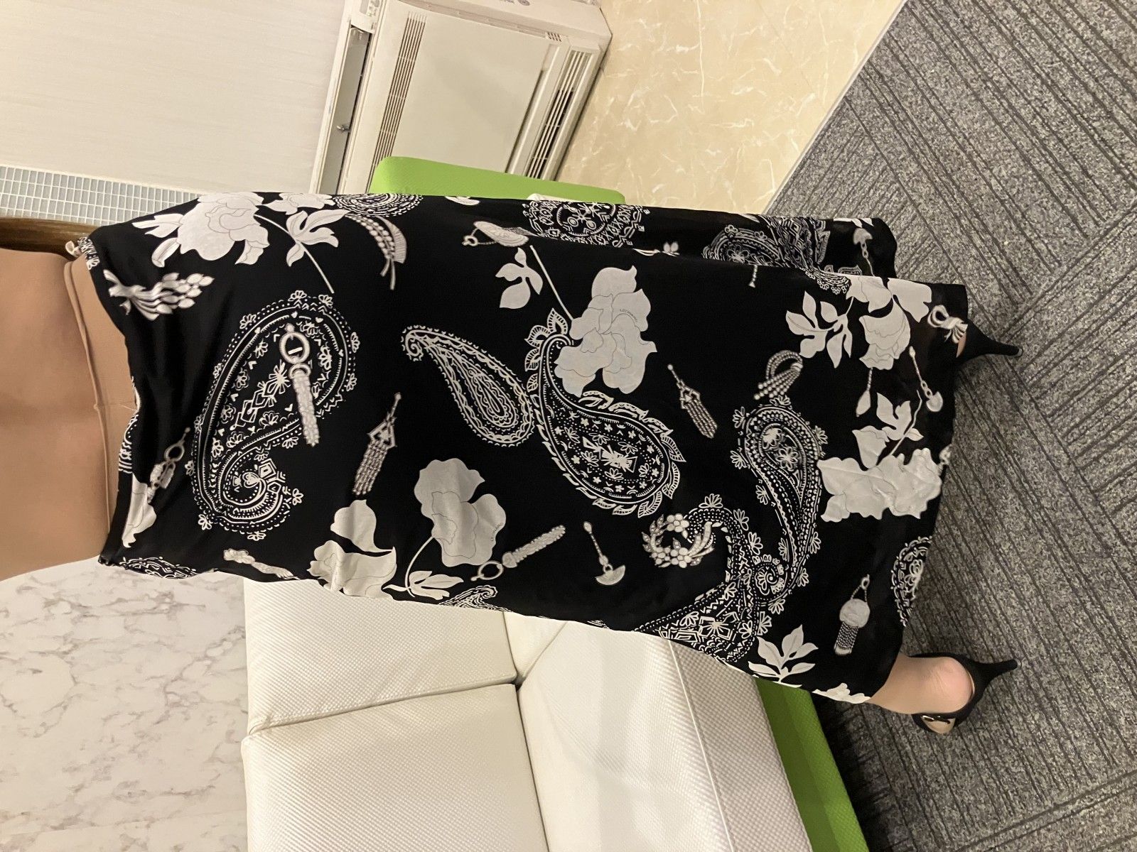 レオナール LEONARD ロングスカート 黒×白 ペイズリー柄 花柄 総
