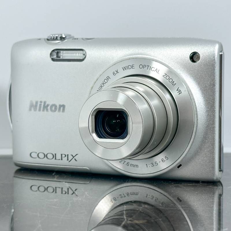 美品】Nikon COOLPIX S3300 シルバー コンパクトデジタルカメラ
