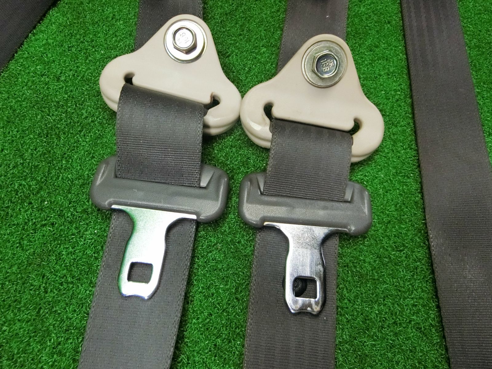 10472 ムーヴ LA100S LA110S フロント シートベルト 左右セット キャッチ 7T1150-P 7T2180-P